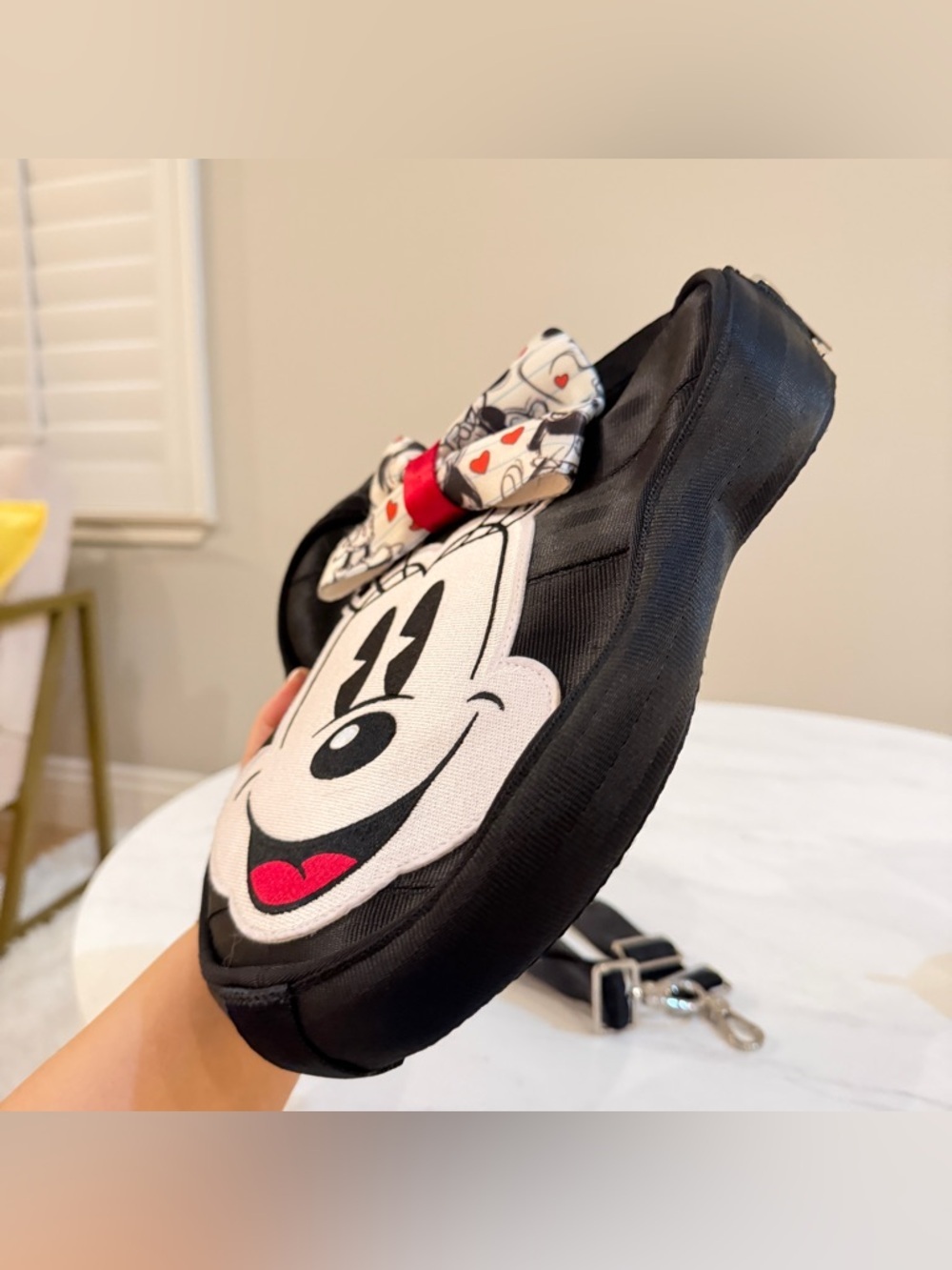 NEW Disney Harvey’s Minnie & Mickey Reversible Bag - Picture 7 of 13